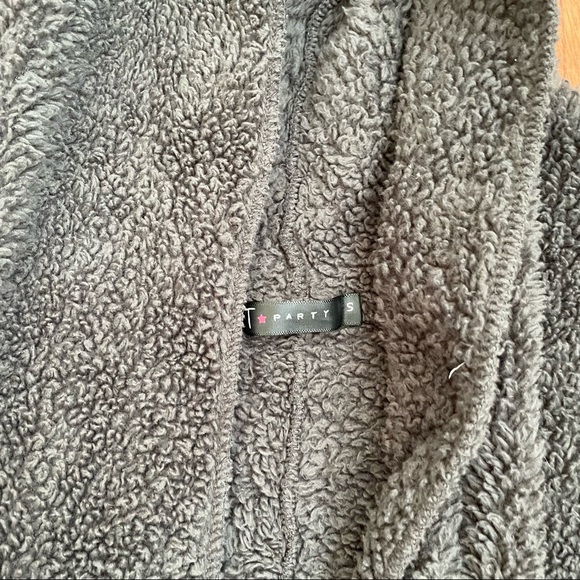Dark gray bear coat from hazel boutique - Picture 4 of 4